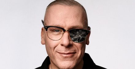 Liam 8. april 2027 på Sønderborg Teater